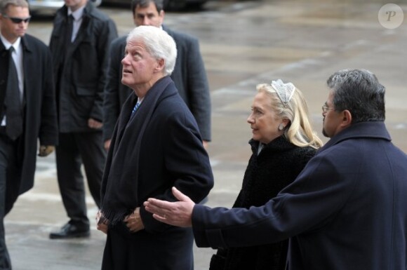 Bill et Hillary Clinton lors des funérailles d'Etat de Vaclav Havel à Prague le 23 décembre 2011