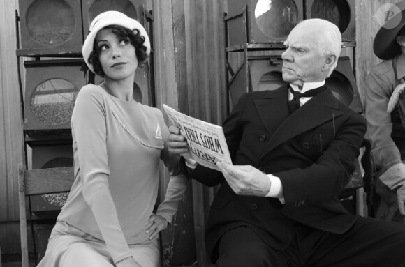 Bérénice Bejo et Malcolm McDowell dans The Artist.