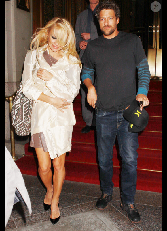 Pamela Anderson et Jon Rose, à Los Angeles, en avril 2011
