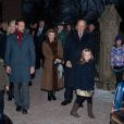 La princesse Ingrid Alexandra ne brille pas par son enthousiasme... La famille royale de Norvège de sortie pour la messe de Noël, dans la soirée du 24 décembre 2011 à Oslo.