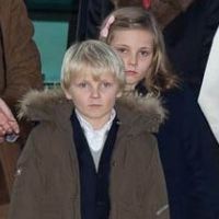 Le prince Sverre et la princesse Ingrid pas emballés par la messe de Noël...