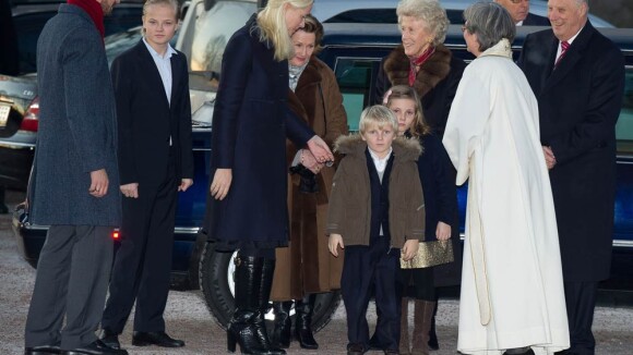 Le prince Sverre et la princesse Ingrid pas emballés par la messe de Noël...