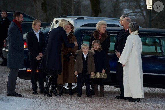 La famille royale de Norvège de sortie pour la messe de Noël, dans la soirée du 24 décembre 2011 à Oslo.