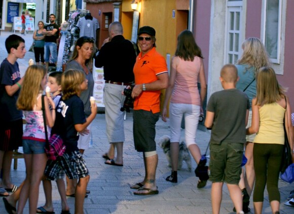 Le rockeur Jon Bon Jovi s'offre des vacances en famille à Fazana, en Croatie, le 9 août 2011.