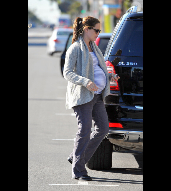 Jennifer Garner, enceinte de son troisième enfant : son ventre s'arrondit à vue d'oeil à Los Angeles le 28 décembre 2011