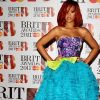 Rihanna a perdu la tête en voulant la jouer color block. Le résultat ? Une robe plutôt étonnante qui fait un flop