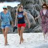 Stacy Keibler sur la plage, profite de ses vacances à Cabo avec sa famille et ses amis. Le 29 décembre 2011