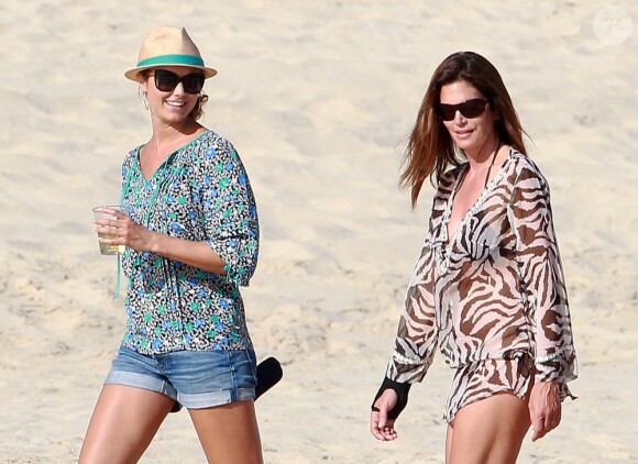 Cindy Crawford et Stacy Keibler en vacances à Cabo avec des amis. Le 29 décembre 2011