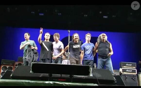 Pearl Jam : Eddie Vedder et ses complices ont enregistré un message pour les fêtes de fin d'année 2011 pour leurs fans !