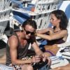 Tom Felton et Jade Olivia, au bord d'une piscine à Miami (Floride), le vendredi 30 décembre 2011.