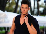 Baptiste Giabiconi, entièrement nu, vous souhaite une belle année 2012