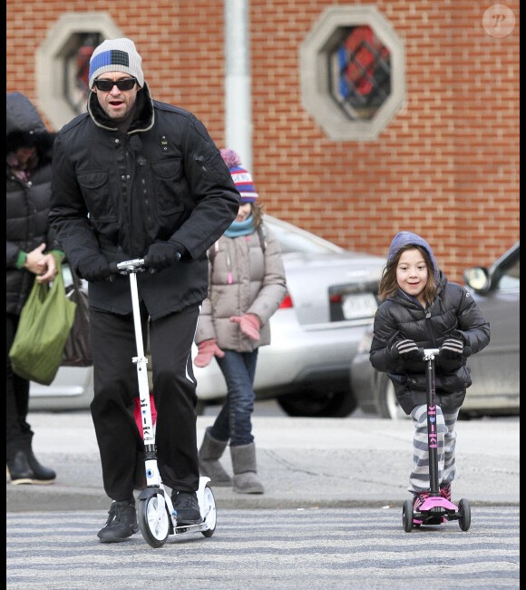Hugh Jackman accompagne sa fillette Ava à l'école à New York le 4 janvier 2011