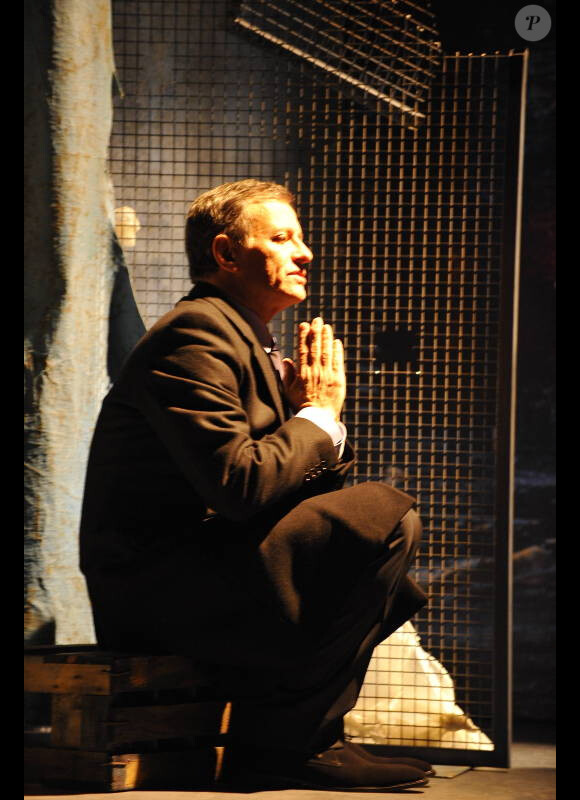 Fabrice Huster en pleine répétition de sa pièce Bronx, au théâtre des Bouffes Parisiennes le 6 janvier 2012