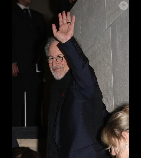 Steven Spielberg, des amoureux à Paris, lors de l'avant-première du film Cheval de Guerre à la Cinémathèque à Paris le 9 janvier 2012
