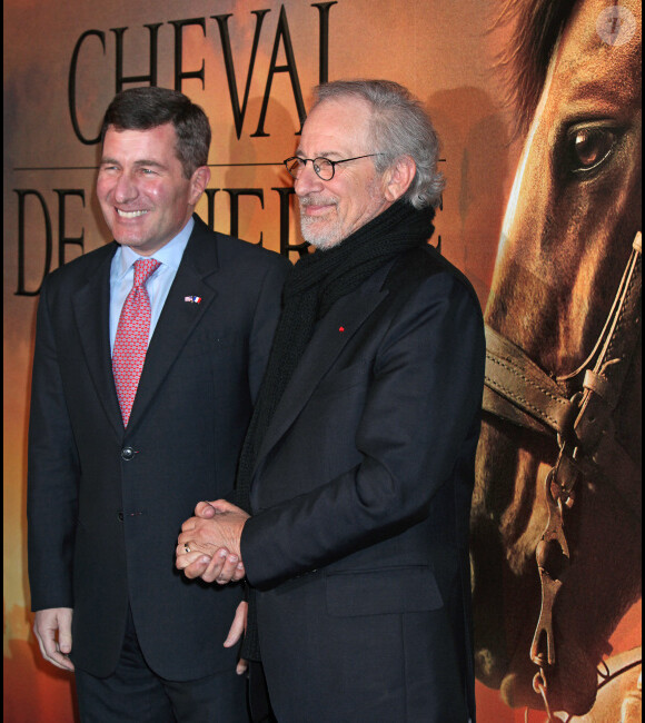 Charles H. Rivkin et Steven Spielberg lors de l'avant-première du film Cheval de Guerre à la Cinémathèque à Paris le 9 janvier 2012