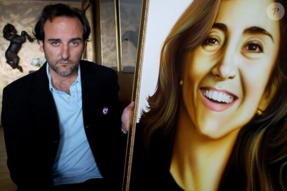 Juan Carlos Lecompte et un portrait d'Ingrid Betancourt en 2006