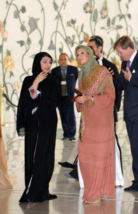 Dimanche 8 janvier 2011, visite à la grande mosquée Al Zayed. La reine Beatrix, le prince Willem-Alexander et la princesse Maxima des Pays-Bas effectuaient les 8 et 9 janvier 2011 une visite officielle dans les Emirats arabes unis.