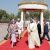 Le cheikh Khalifa bin Zayed Al Nahyan, président des Emirats Arabes Unis et émir d'Abu Dhabi, a reçu le 8 janvier 2012 la reine Beatrix, le prince Willem-Alexander et la princesse Maxima des Pays-Bas, qui effectuaient les 8 et 9 janvier 2011 une visite officielle dans les Emirats arabes unis.