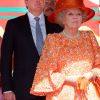Mardi 10 janvier, crochet par Muskat et le sultanat d'Oman.
La reine Beatrix, le prince Willem-Alexander et la princesse Maxima des Pays-Bas effectuaient les 8 et 9 janvier 2011 une visite officielle dans les Emirats arabes unis.
