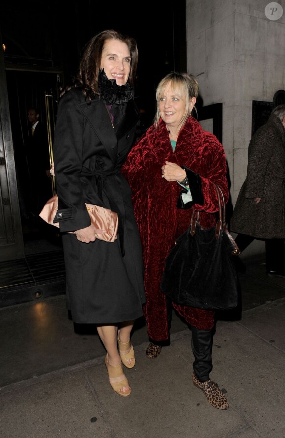 Brooke Shields et Twiggy la sortie du club londonien le Wolseley, le 11 janvier 2012
