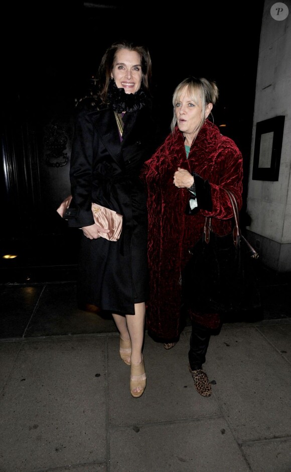 Brooke Shields et Twiggy la sortie d'un club londonien le 11 janvier 2012