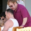 Elton John et David Furnish avec leur fils Zachary à Hawaï, le 5 janvier 2012