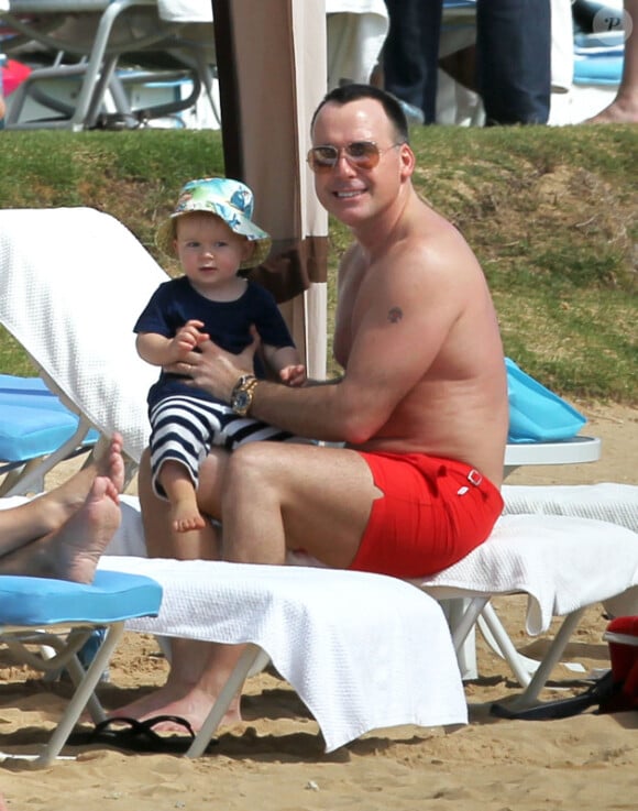 David Furnish et le petit Zachary à Hawaï, le 5 janvier 2012