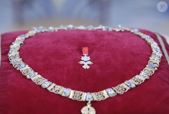La Toison d'Or remise à Nicolas Sarkozy par le roi Juan Carlos Ier d'Espagne, lundi 16 janvier 2011, à Madrid. Le collier appartin autrefois au président français Gaston Doumergue.