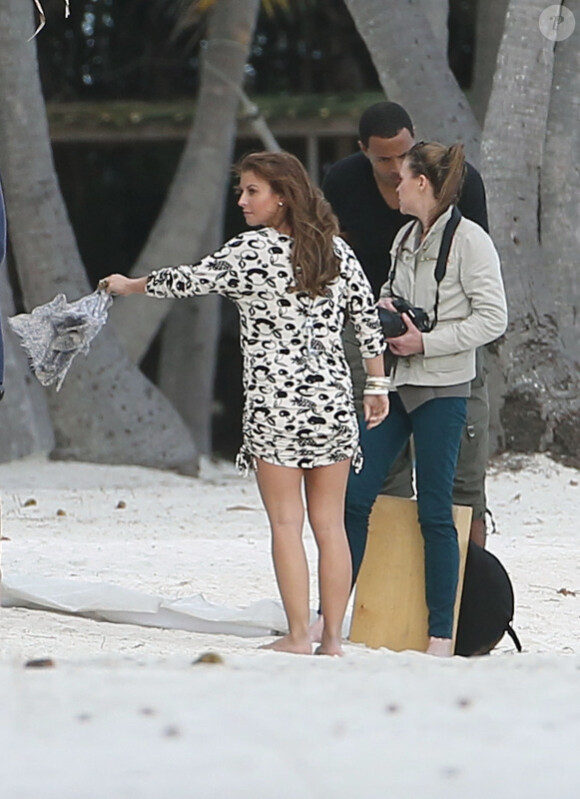 Coleen Rooney prend la pose sur une plage de Miami lors d'un shooting pour la marque Littlewoods (le 16 janvier 2012)