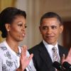 Michelle Obama prononçant un discours sous les yeux de son mari Barack le 17 janvier 2012 lors d'une cérémonie rendant hommage aux Cardinals de Saint-Louis à la Maison Blanche à Washington