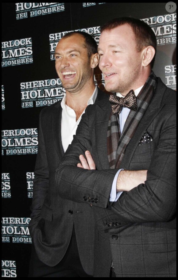 Jude Law et Guy Ritchie à l'avant-première de Sherlock Holmes : Jeux d'ombres à Paris, le 19 janvier 2011.