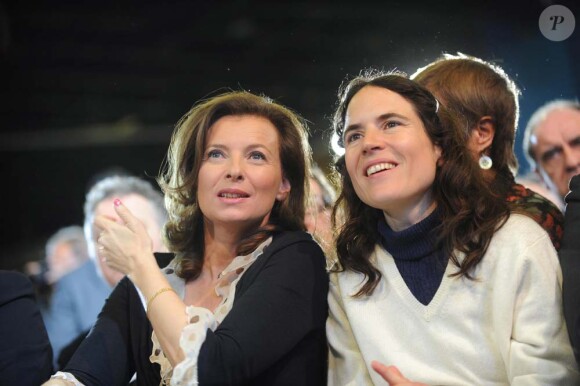 Valérie Trierweiler et Mazarine Pingeot lors du rassemblement de François Hollande au Bourget, le 22 janvier 2012.