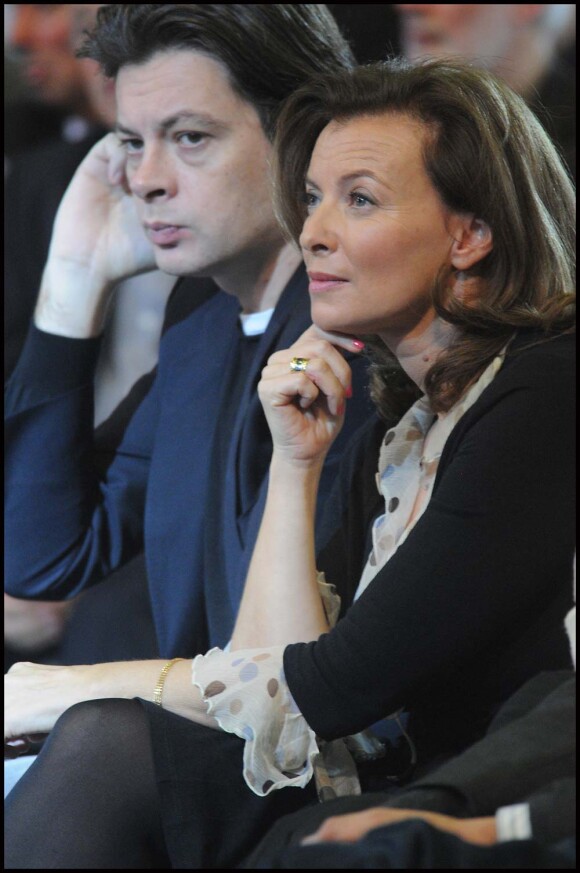 Benjamin Biolay et Valérie Trierweiler lors du rassemblement de François Hollande au Bourget, le 22 janvier 2012.