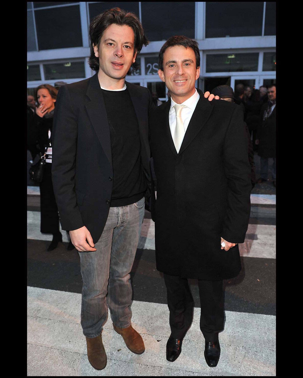 Photo Benjamin Biolay et Manuel Valls lors du rassemblement de