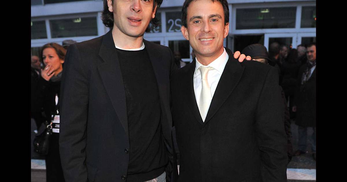 Benjamin Biolay et Manuel Valls lors du rassemblement de François