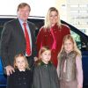 Le prince Willem-Alexander et la princesse Maxima des Pays-Bas assistaient le 21 janvier 2012 au Jumping international d'Amsterdam avec leurs trois filles, les princesses Ariane, Alexia et Catharina-Amalia.