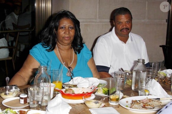 Aretha Franklin et son ami intime William Wilkerson au Ritz Carlton de Manhattan le 14 juillet 2008. En janvier 2012, le couple a annoncé son intention de sa marier... avant de faire machine arrière trois semaines plus tard.