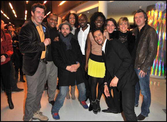 Photo de groupe lors de la projection privée du téléfilm Toussaint Louverture, à Paris, le 18 janvier 2012