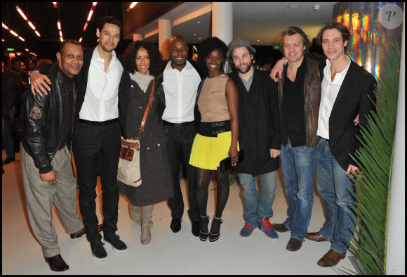 Photo de groupe lors de la projection privée du téléfilm Toussaint Louverture, à Paris, le 18 janvier 2012