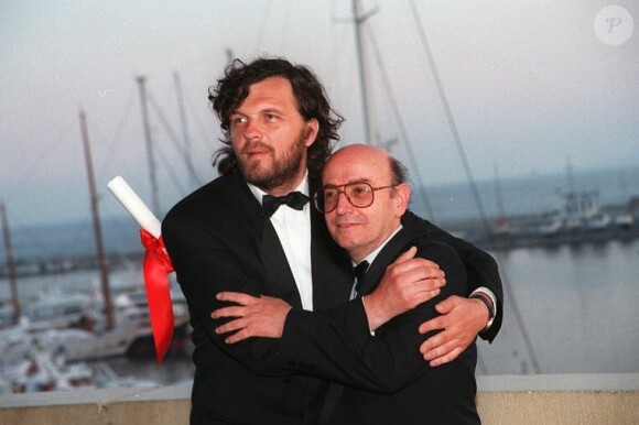 Le cinéaste grec Theo Angelopoulos avec Emir Kusturica au Festival de Cannes en 1995