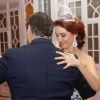 La ravissante Delphine Wespiser partage une valse avec Eric Castelnau, qui a remporté cette danse au salon des miroirs lors de la vente aux enchères du 16 décembre pour le projet Imagine - le 24 janvier 2012