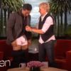 Mario Lopez chez Ellen DeGeneres n'a pas hésité à dévoiler son corps musclé