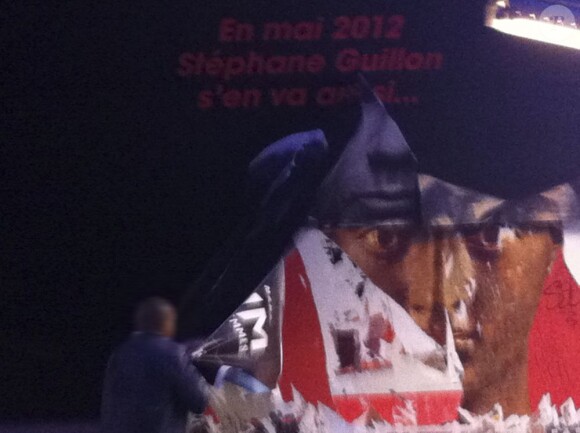 Les affiches du spectacle de Stéphane Guillon déchirées dans le métro