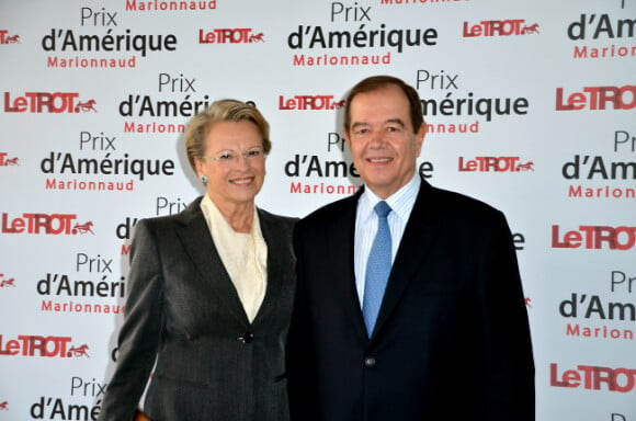 Michel Denisot et sa femme lors du Prix d'Amérique Marionnaud 2012, à l'hippodrome de Vincennes, le 29 janvier 2012