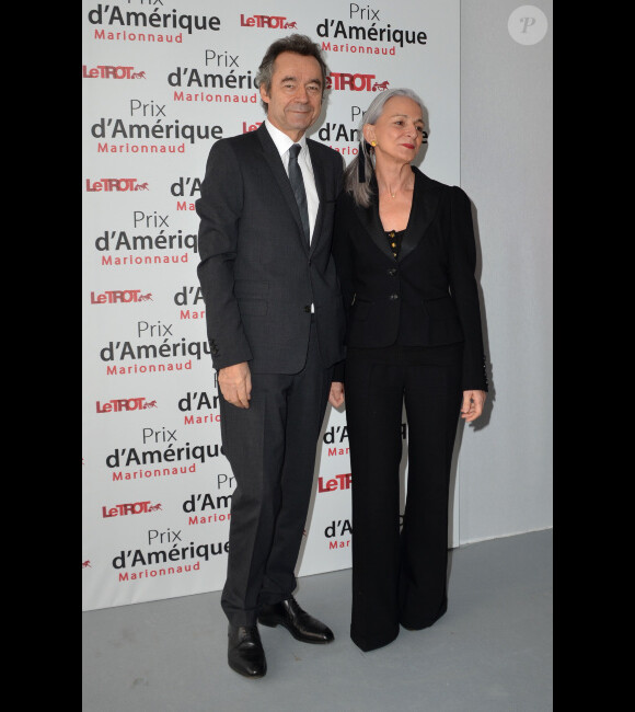 Michel Denisot et sa femme lors du Prix d'Amérique Marionnaud 2012, à hippodrome de Vincennes, le 29 janvier 2012