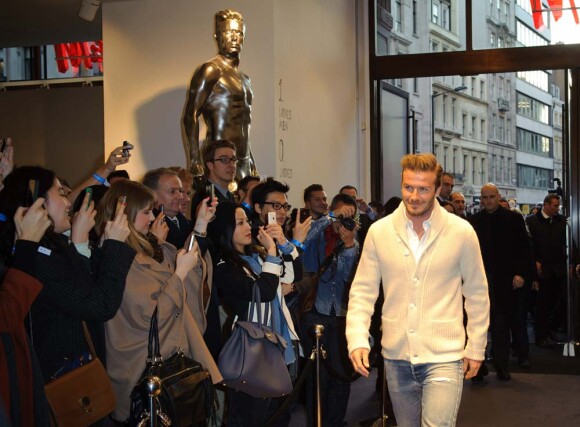 David Beckham à Londres pour le lancement de sa ligne Bodywear pour H&M, le 1er février 2012.