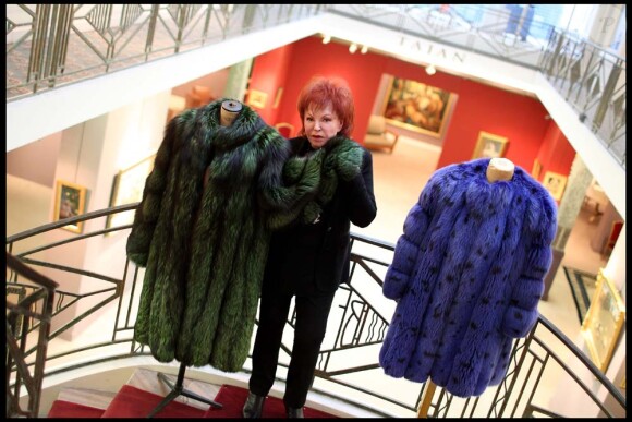 En janvier, Régine présentait les pièces de créateurs dont elle se sépare à l'occasion d'une vente organisée le 4 février 2012 à l'Espace Tajan.