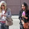 Vanessa Hudgens et Ashley Tisdale sortent d'un studio de danse, à Los Angeles, le 2 février 2012
