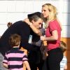 Britney Spears avec ses enfants Sean Preston et Jayden James, de sa maman Lynne et de son chéri Jason, à Los Angeles, le 29 janvier 2012.