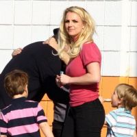 Britney Spears devient reine du bowling devant ses adorables fils